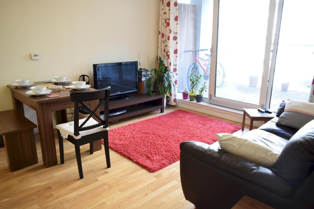 1 Bedroom In Canary Wharf With Balcony Apartment